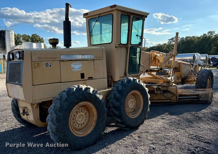 image for item NZ9033 1981 John Deere 672A  motor grader