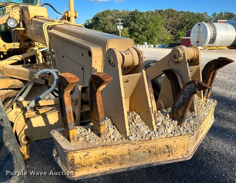 image for item NZ9033 1981 John Deere 672A  motor grader