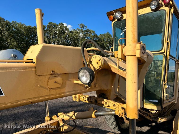 image for item NZ9033 1981 John Deere 672A  motor grader