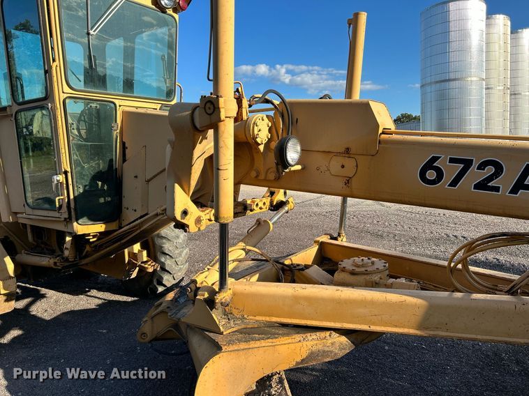 image for item NZ9033 1981 John Deere 672A  motor grader