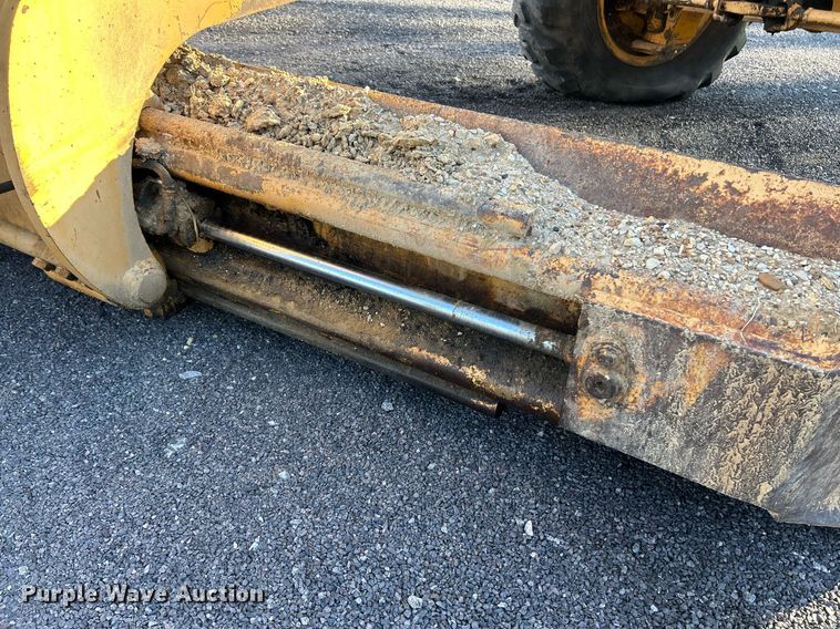 image for item NZ9033 1981 John Deere 672A  motor grader