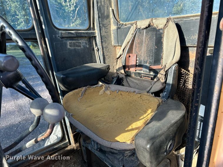 image for item NZ9033 1981 John Deere 672A  motor grader