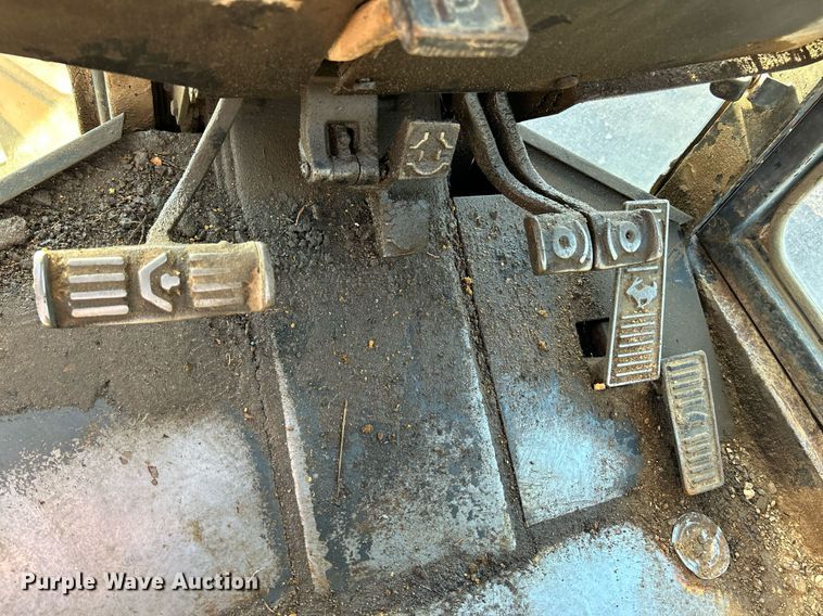 image for item NZ9033 1981 John Deere 672A  motor grader