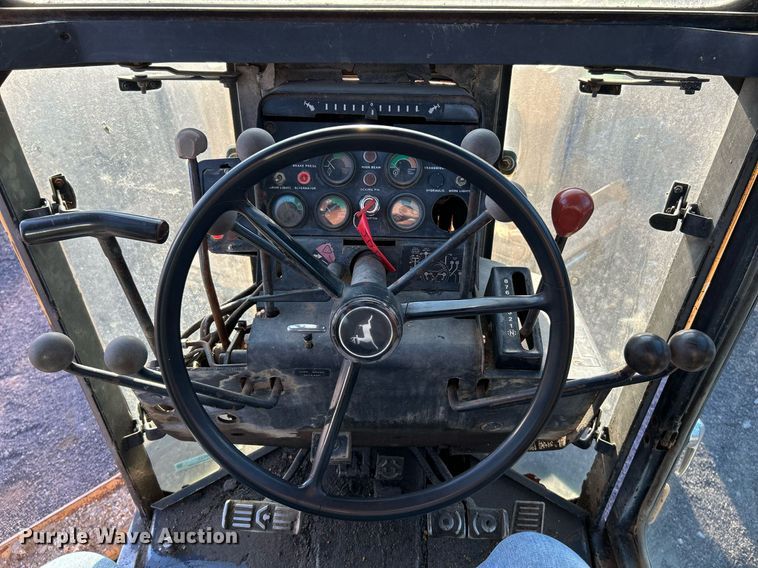 image for item NZ9033 1981 John Deere 672A  motor grader