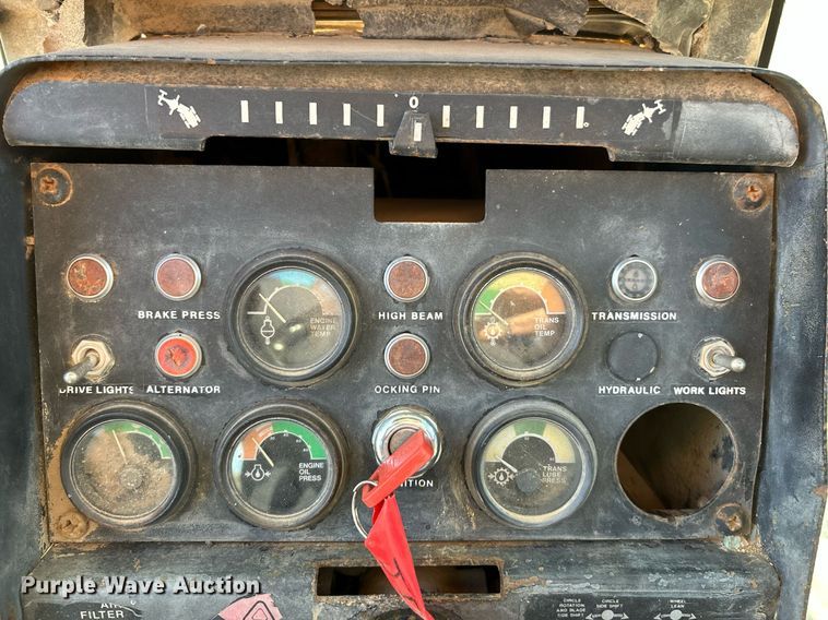 image for item NZ9033 1981 John Deere 672A  motor grader