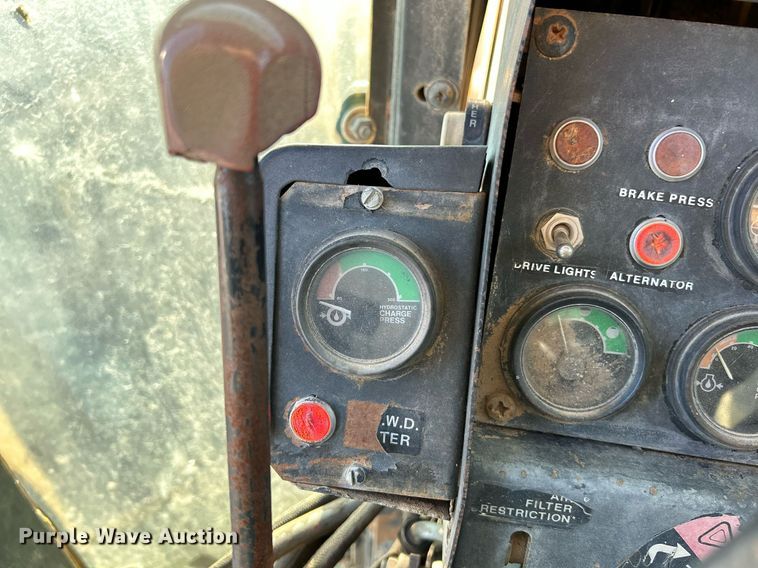 image for item NZ9033 1981 John Deere 672A  motor grader