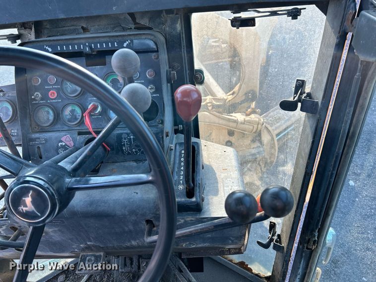 image for item NZ9033 1981 John Deere 672A  motor grader