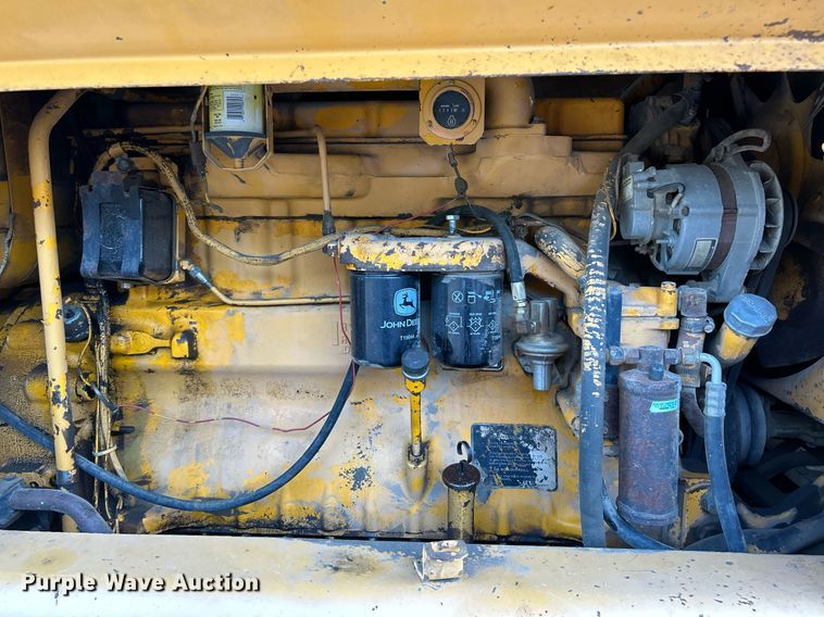 image for item NZ9033 1981 John Deere 672A  motor grader