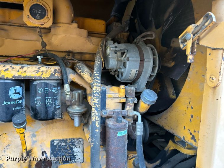 image for item NZ9033 1981 John Deere 672A  motor grader