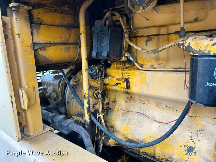 image for item NZ9033 1981 John Deere 672A  motor grader