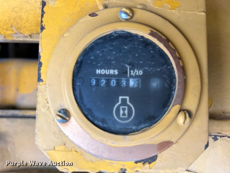 image for item NZ9033 1981 John Deere 672A  motor grader