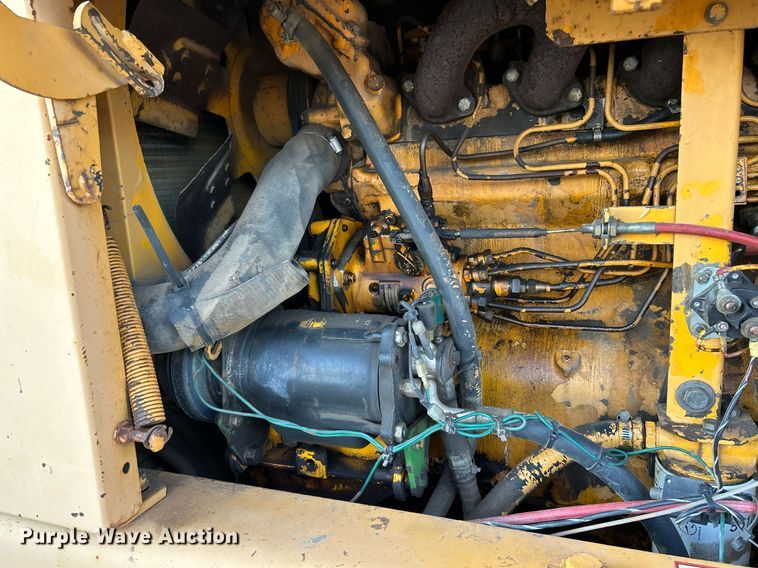 image for item NZ9033 1981 John Deere 672A  motor grader