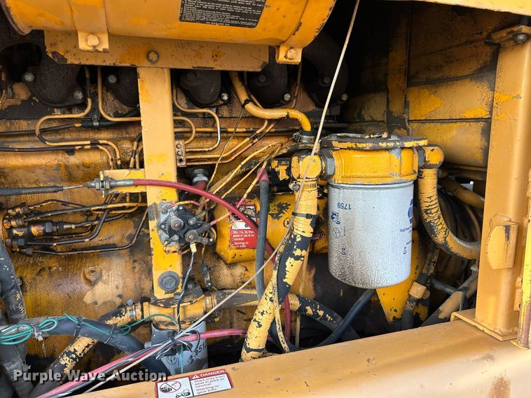 image for item NZ9033 1981 John Deere 672A  motor grader