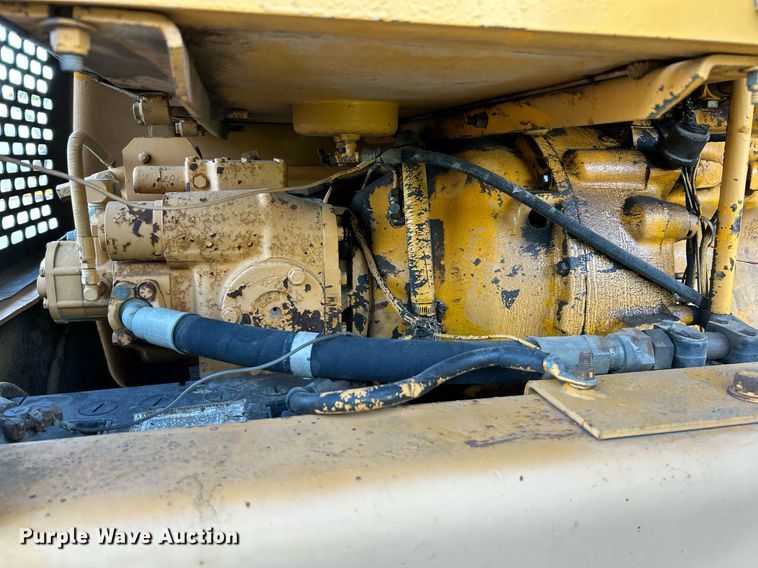 image for item NZ9033 1981 John Deere 672A  motor grader