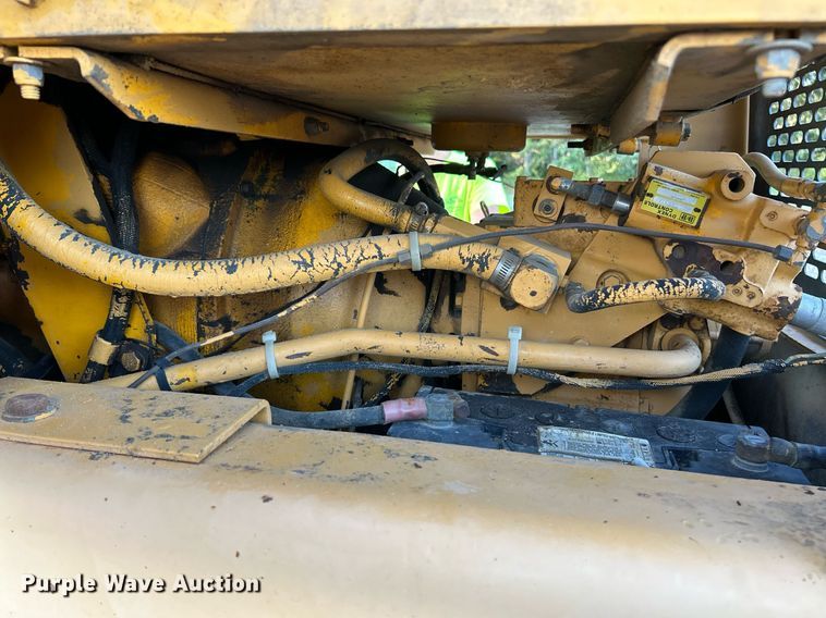 image for item NZ9033 1981 John Deere 672A  motor grader