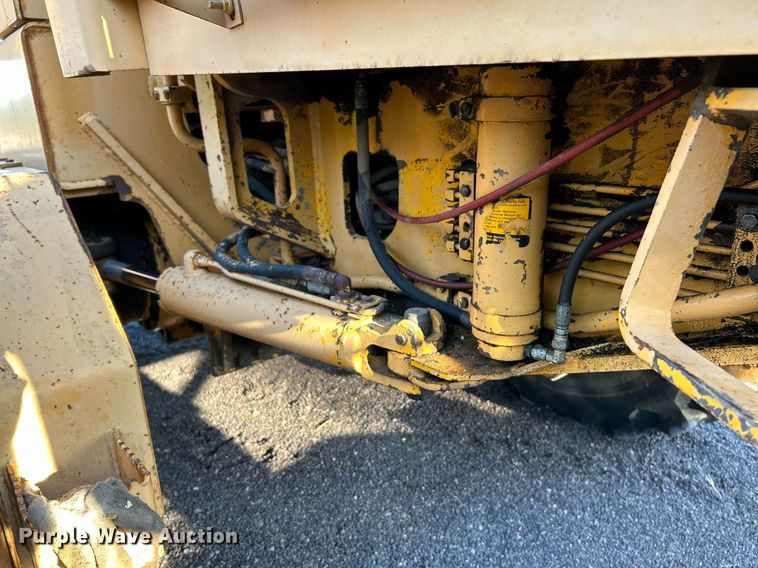 image for item NZ9033 1981 John Deere 672A  motor grader