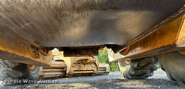 image for item NZ9033 1981 John Deere 672A  motor grader