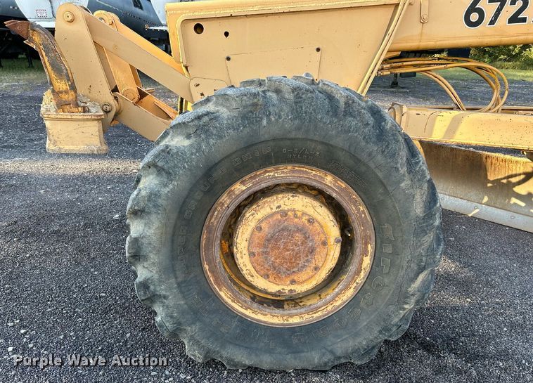 image for item NZ9033 1981 John Deere 672A  motor grader