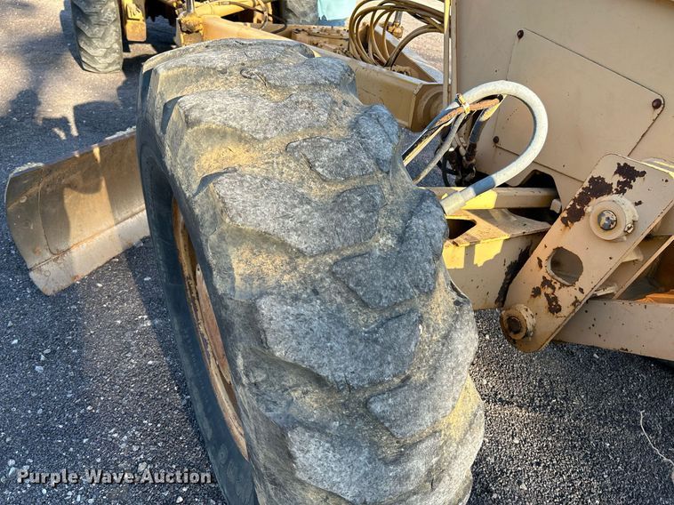 image for item NZ9033 1981 John Deere 672A  motor grader