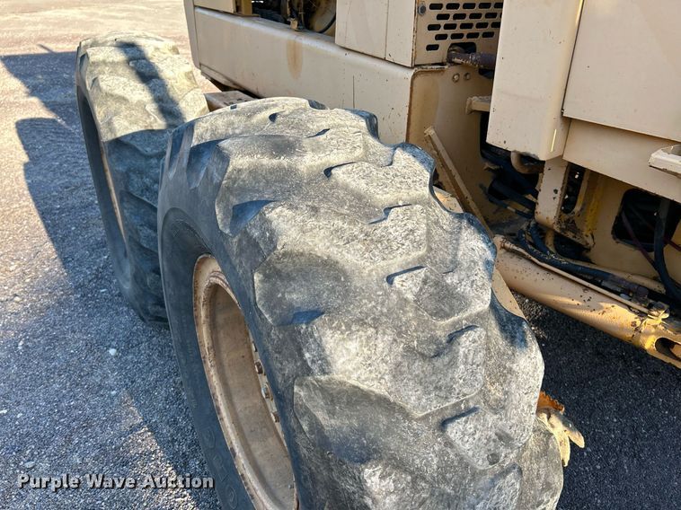 image for item NZ9033 1981 John Deere 672A  motor grader