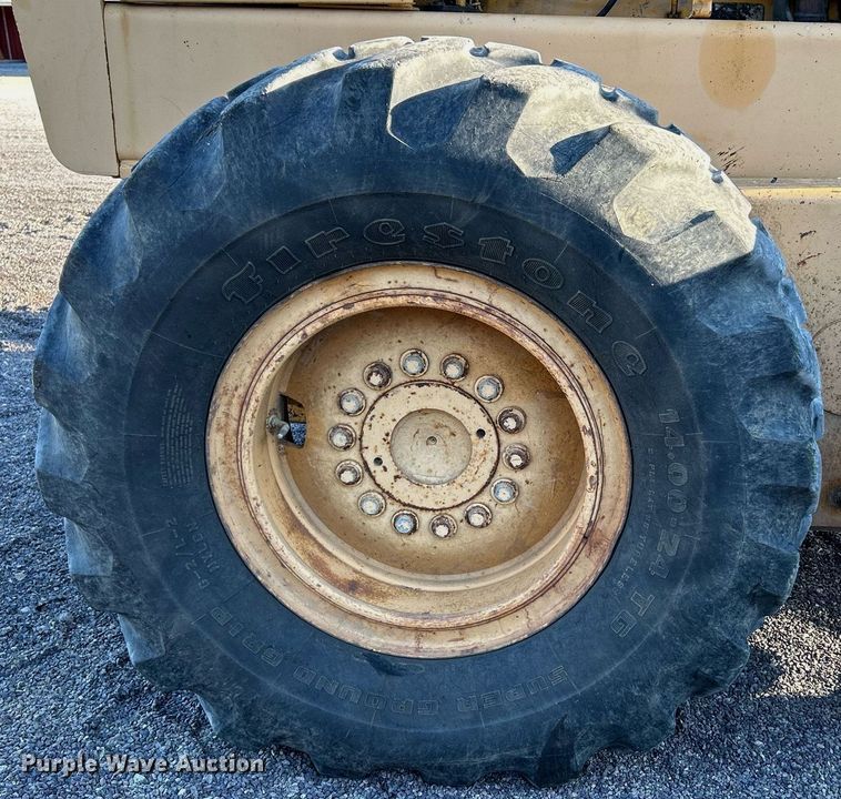 image for item NZ9033 1981 John Deere 672A  motor grader