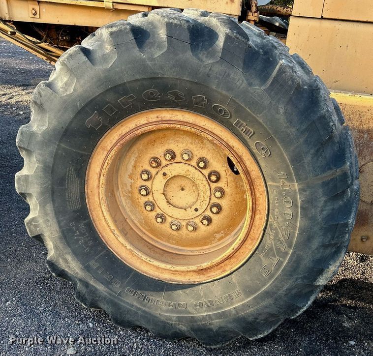 image for item NZ9033 1981 John Deere 672A  motor grader