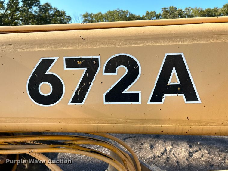 image for item NZ9033 1981 John Deere 672A  motor grader