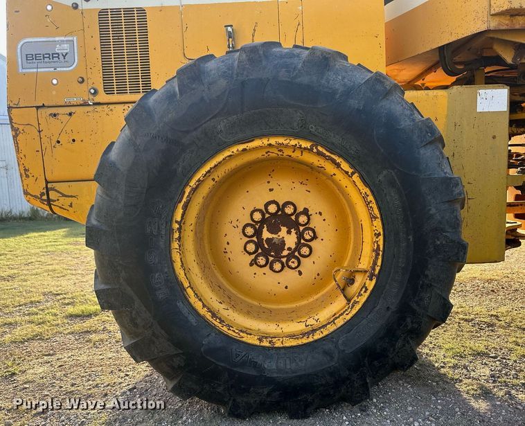 image for item OC9526 International 510  wheel loader
