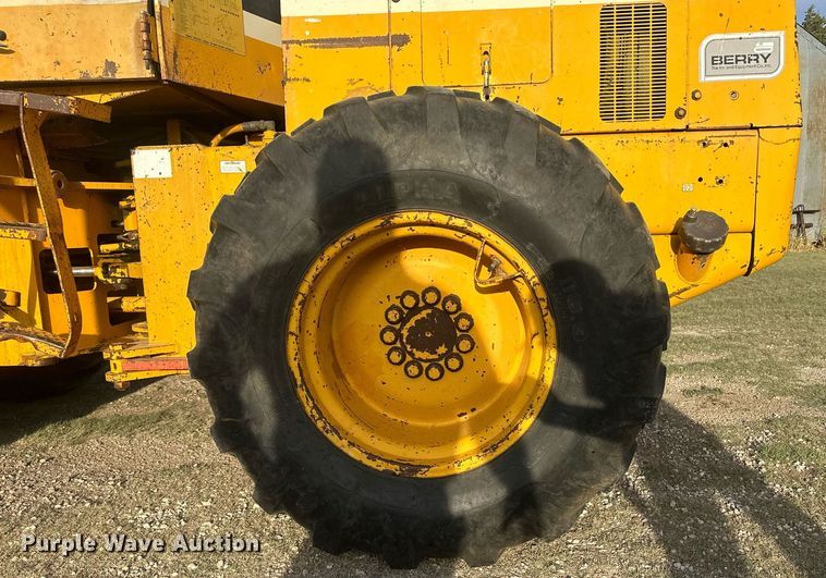 image for item OC9526 International 510  wheel loader