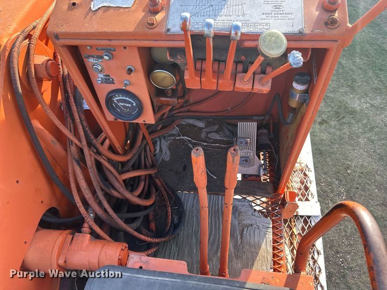 image for item OC9529 1977 Chevrolet C65  digger derrick truck