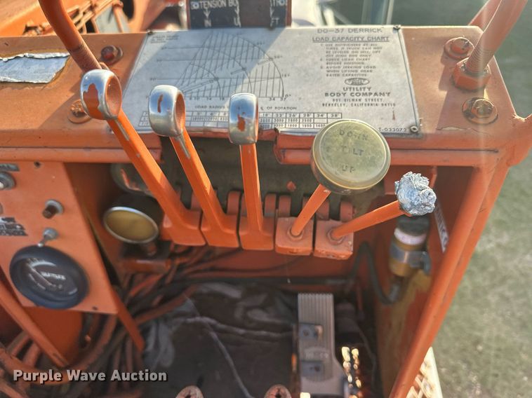 image for item OC9529 1977 Chevrolet C65  digger derrick truck