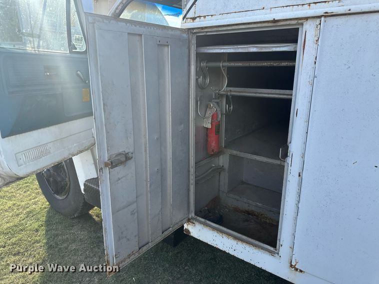 image for item OC9529 1977 Chevrolet C65  digger derrick truck