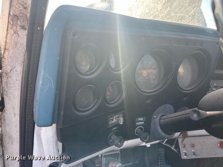 image for item OC9529 1977 Chevrolet C65  digger derrick truck