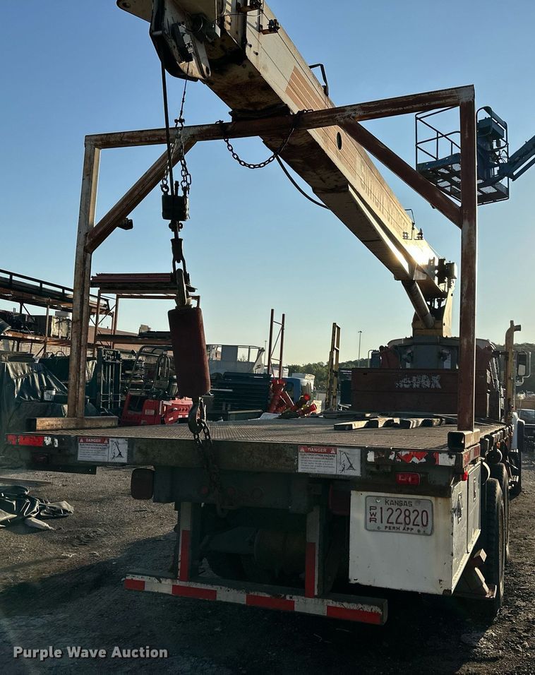 image for item OF9061 1994 Ford L8000  crane truck