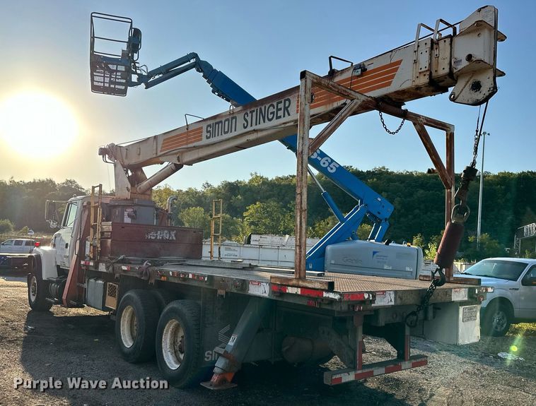 image for item OF9061 1994 Ford L8000  crane truck