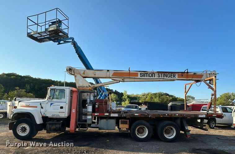 image for item OF9061 1994 Ford L8000  crane truck