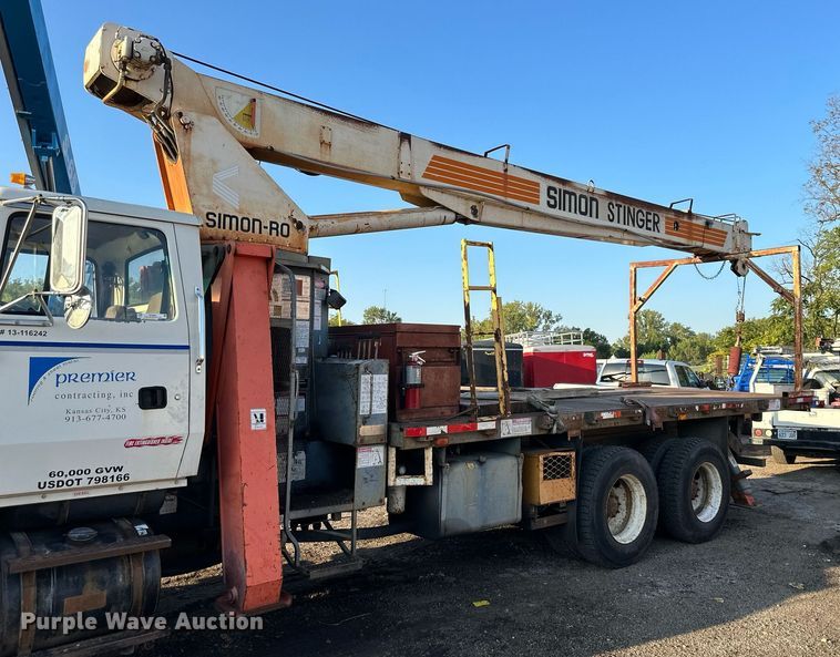 image for item OF9061 1994 Ford L8000  crane truck