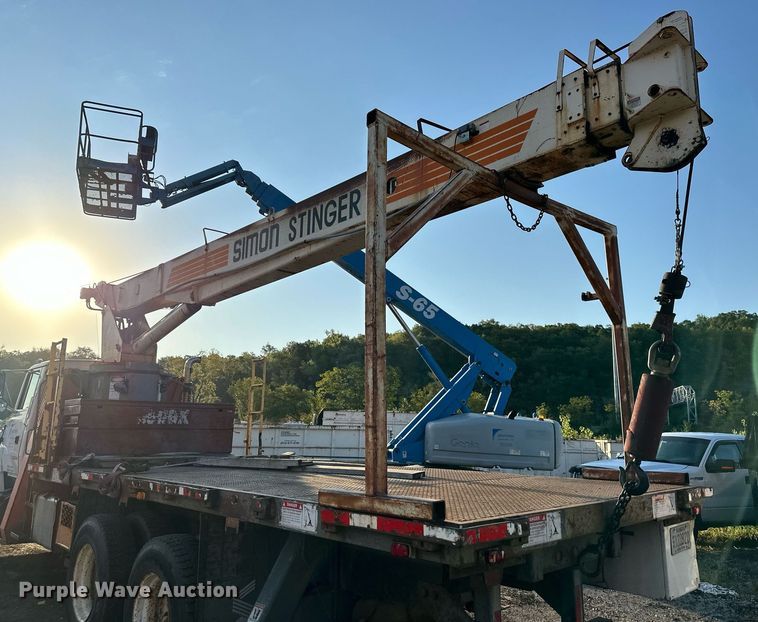 image for item OF9061 1994 Ford L8000  crane truck