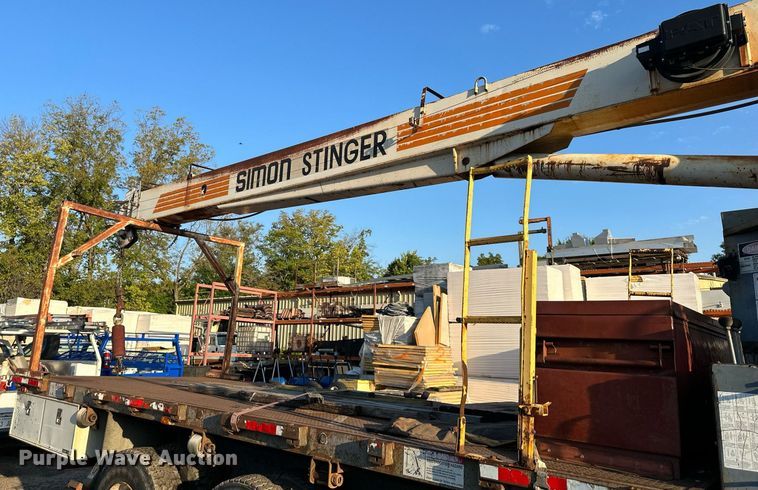 image for item OF9061 1994 Ford L8000  crane truck