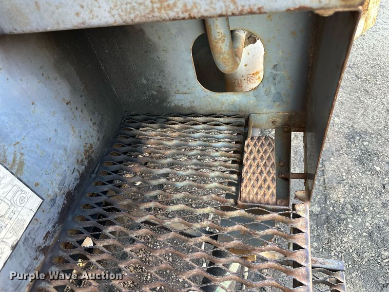 image for item OF9061 1994 Ford L8000  crane truck