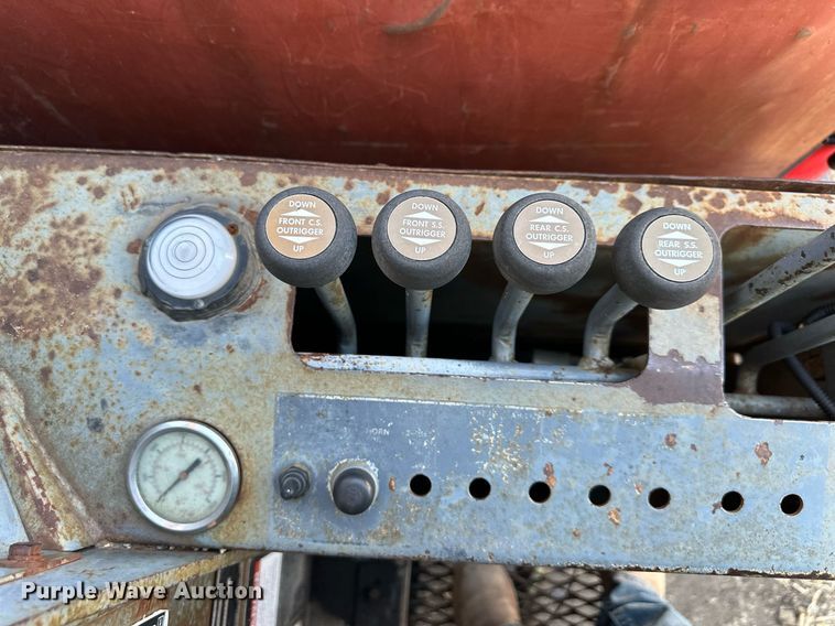 image for item OF9061 1994 Ford L8000  crane truck