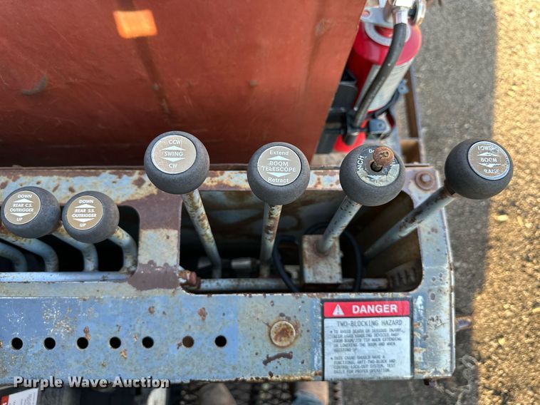 image for item OF9061 1994 Ford L8000  crane truck