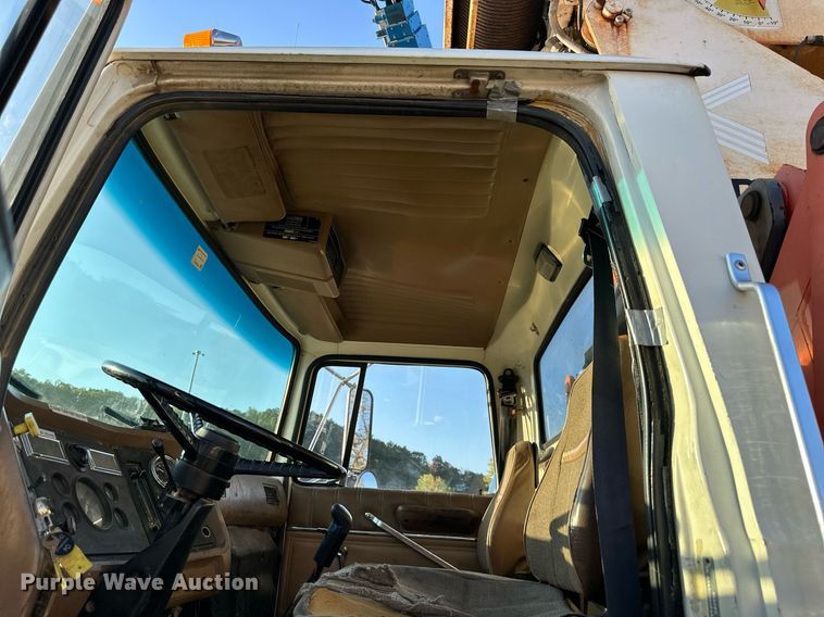 image for item OF9061 1994 Ford L8000  crane truck