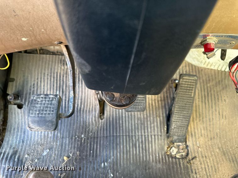 image for item OF9061 1994 Ford L8000  crane truck