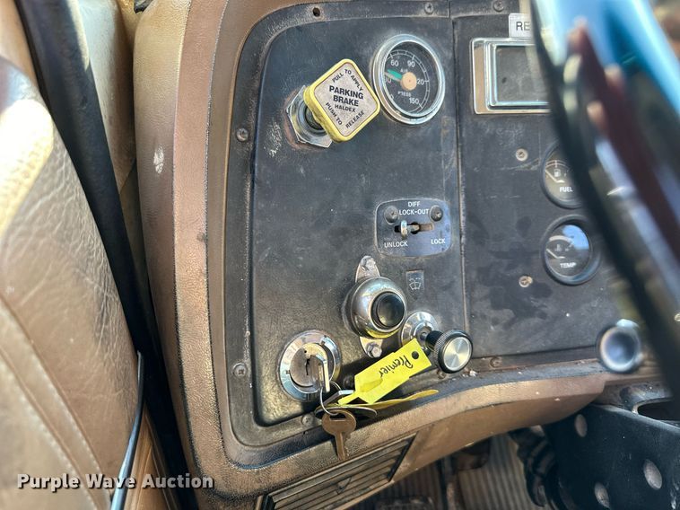 image for item OF9061 1994 Ford L8000  crane truck