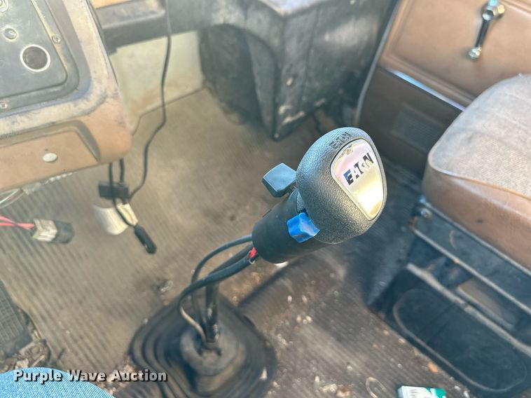 image for item OF9061 1994 Ford L8000  crane truck