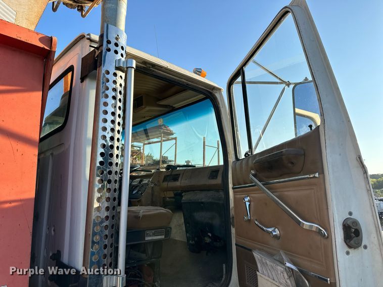 image for item OF9061 1994 Ford L8000  crane truck