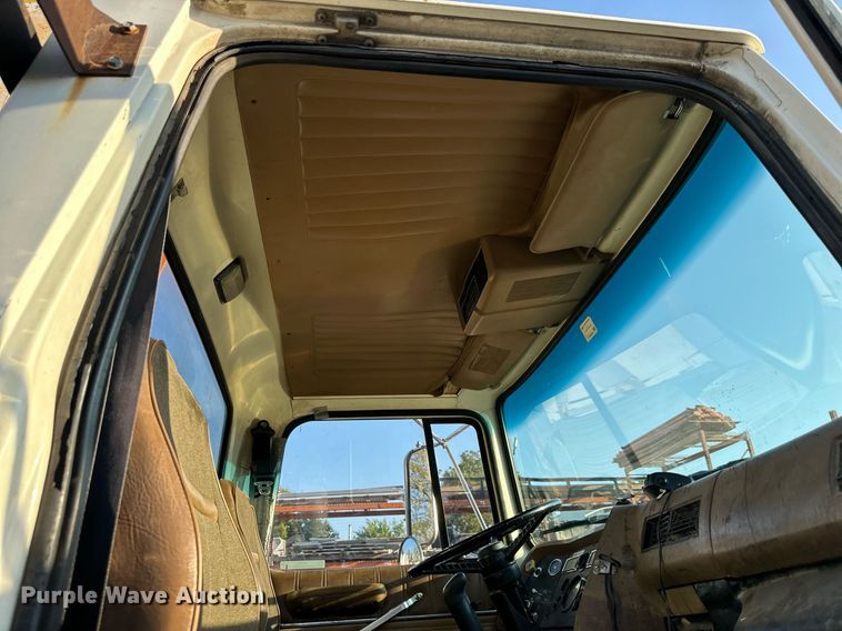 image for item OF9061 1994 Ford L8000  crane truck