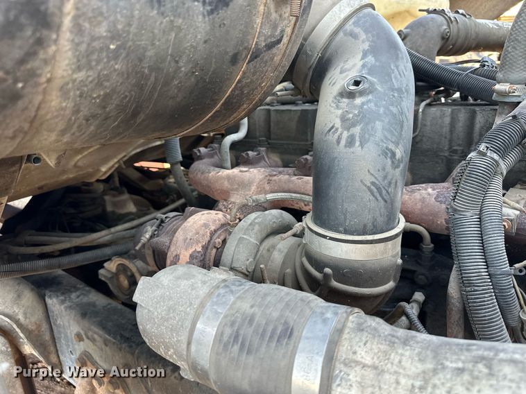 image for item OF9061 1994 Ford L8000  crane truck