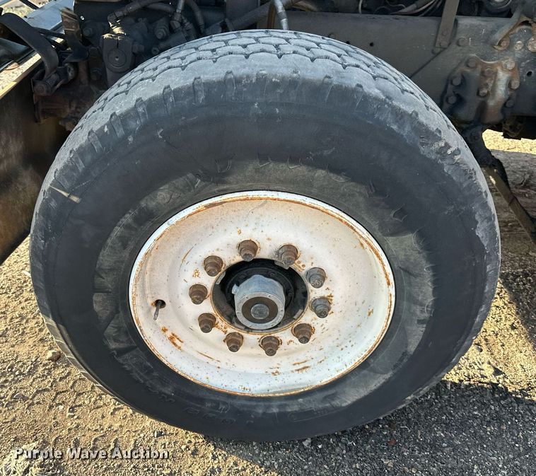 image for item OF9061 1994 Ford L8000  crane truck